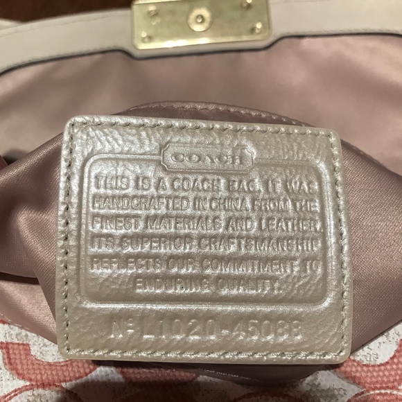Coach purse - Picture 4 of 6